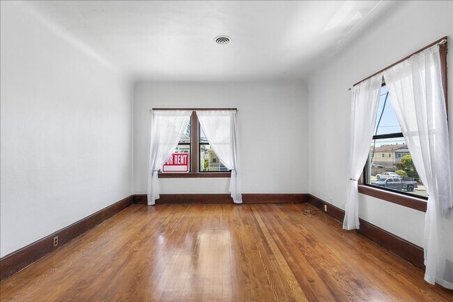 Building Photo - 1089 Park Ave