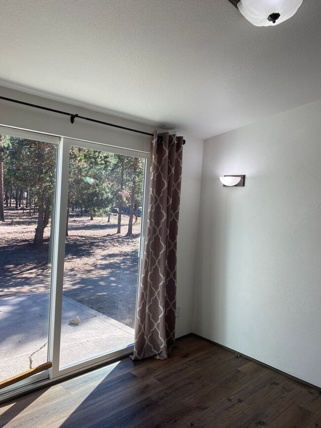 Building Photo - ? Cozy Charm on Almost an Acre in La Pine ?