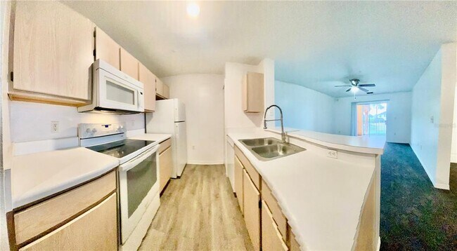 Building Photo - 5459 Vineland Rd