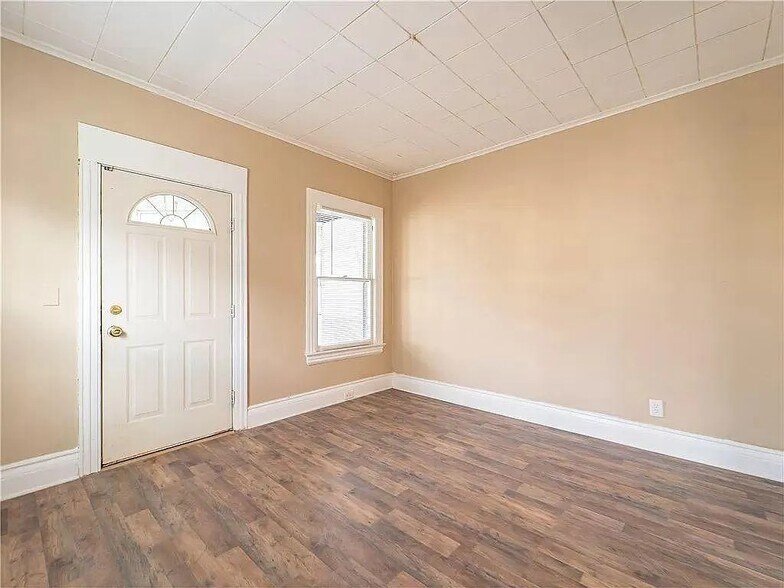 Building Photo - 1339 Clifford Ave