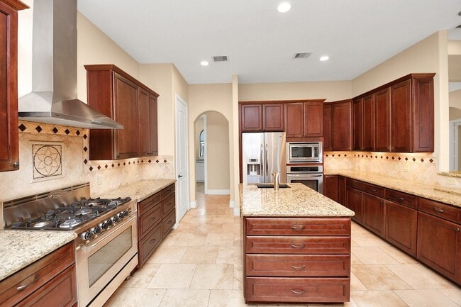 Building Photo - 1611 Lynnview Dr