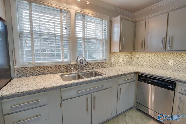 Building Photo - 6521 Chadwell Rd SW