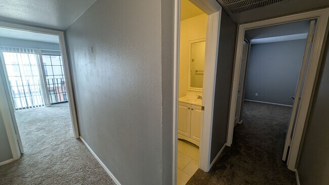 Building Photo - 3 Bedroom Townhome Near W University Dr and S Hardy Dr!