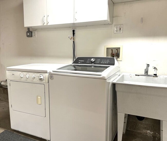 Building Photo - East Clairemont Mesa - Spacious 3 Bedroom / 1.5 Bath Single-Story Home with AC and Garage