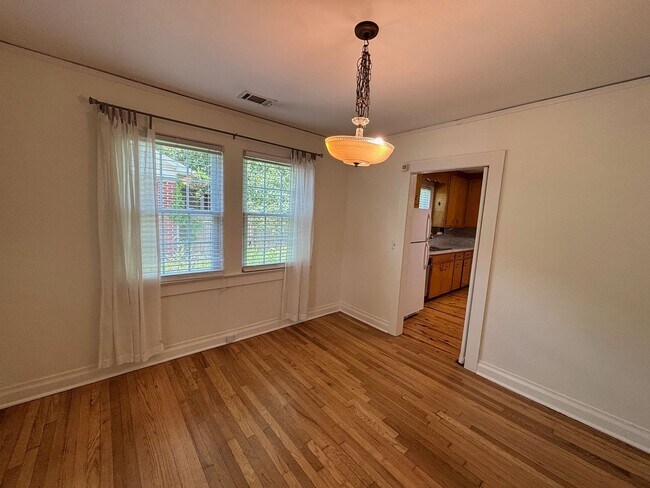Building Photo - Charming 2 Bedroom 1 Bath House