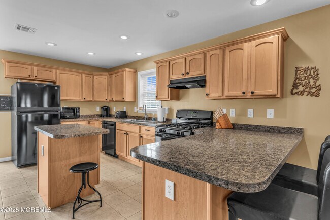 Building Photo - 111 7th Ave