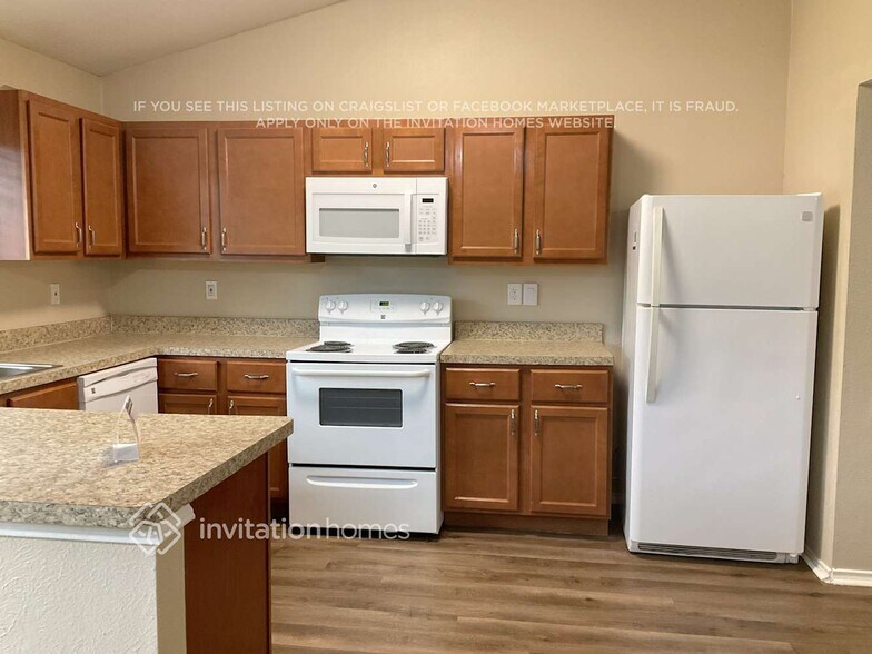 Building Photo - 8102 Kensington Dr