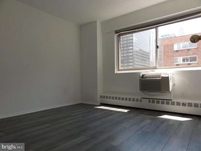 Building Photo - 2101 Chestnut St