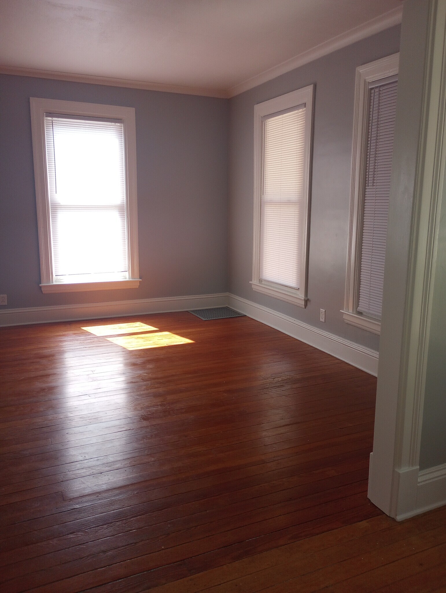 Building Photo - 136 Frelinghuysen Ave