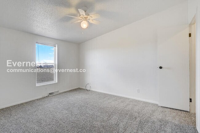 Building Photo - 1385 Antelope Dr