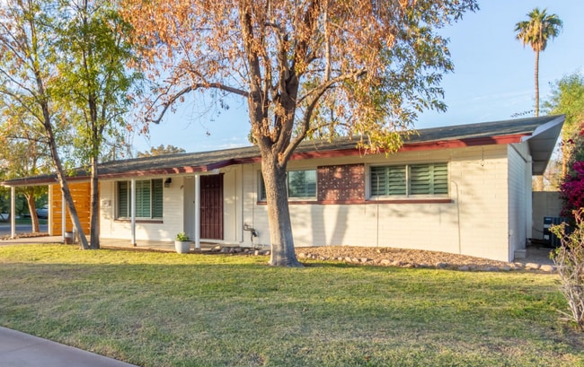 Building Photo - Freshly updated home near ASU - huge lot, ...