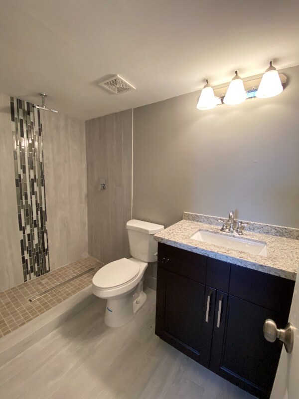 Building Photo - 2831 N Oakland Forest Dr