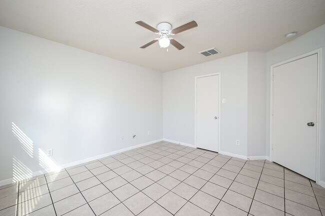 Building Photo - 3635 Garrison Run Dr