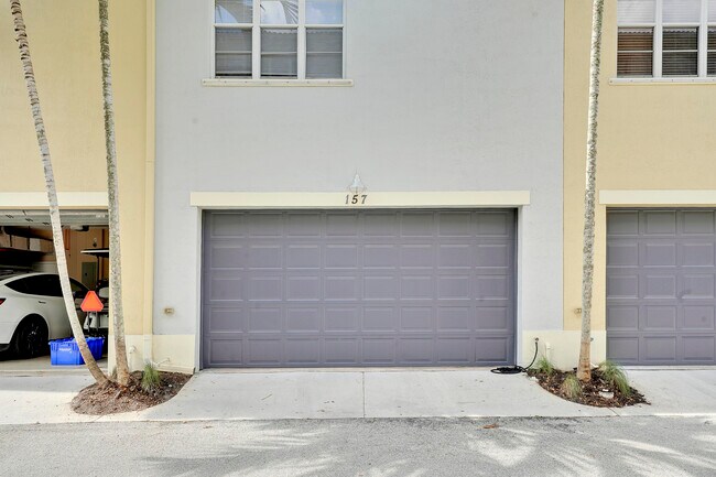 Building Photo - 157 Cat Rock Ln