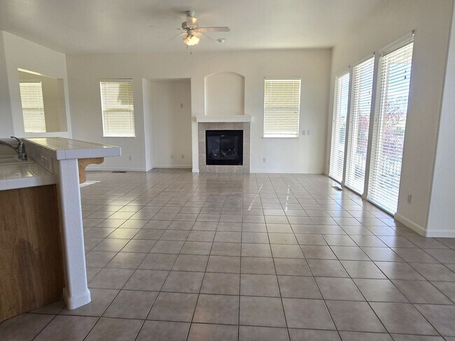 Building Photo - Beautiful single story home with over 1600...