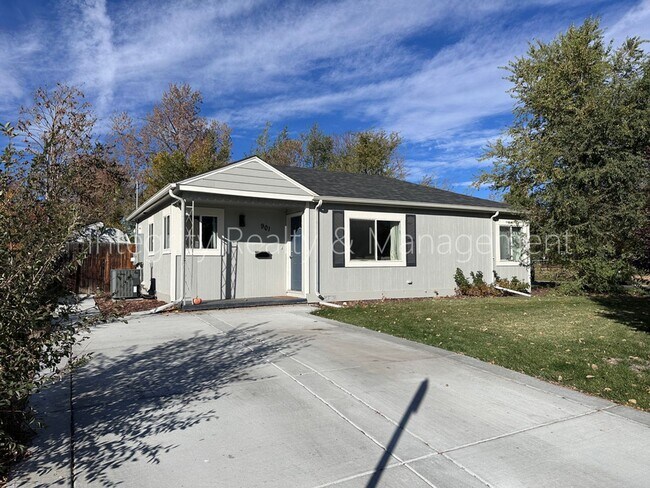 Building Photo - 901 S Alcott St