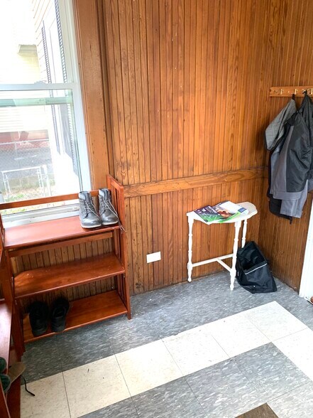 Mudroom - 8 Perry St