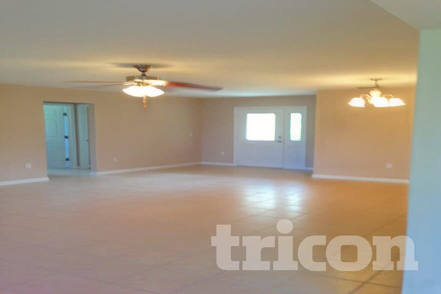 Building Photo - 2680 Chatham Cir