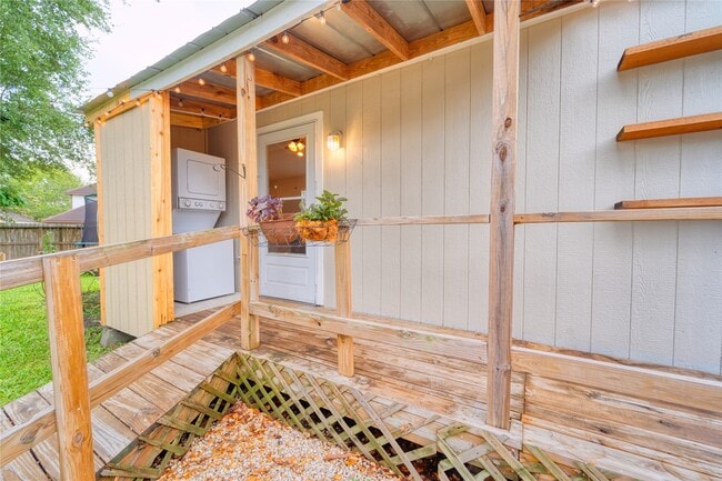 Building Photo - 6951 Leandra Dr