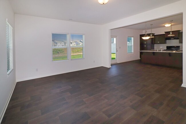 Building Photo - Spacious 4 bedroom in Belmont's Villages a...