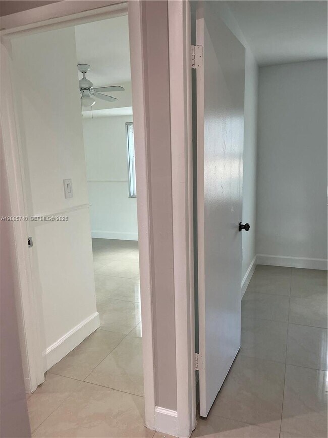 Building Photo - 6661 SW 137th Ct