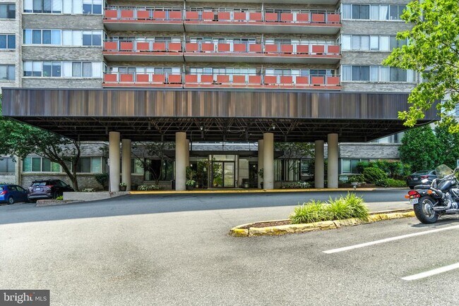 Building Photo - 5340 Holmes Run Pkwy