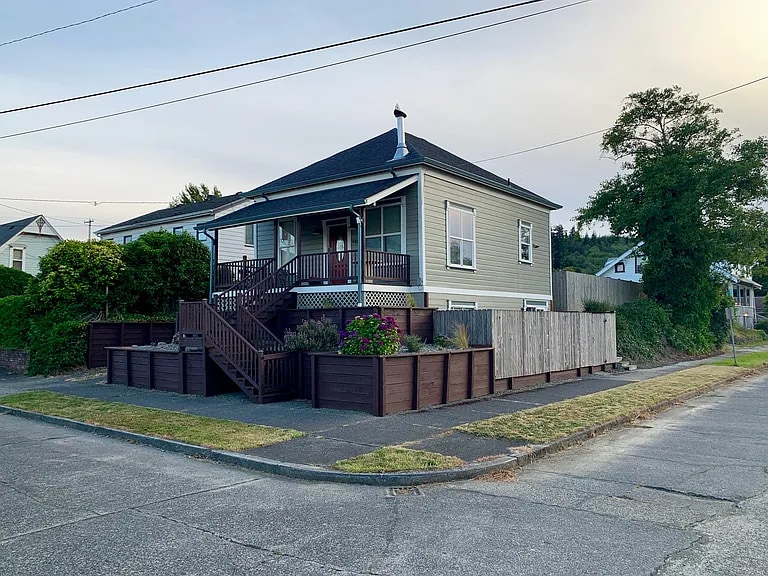 Primary Photo - 405 S 8th St