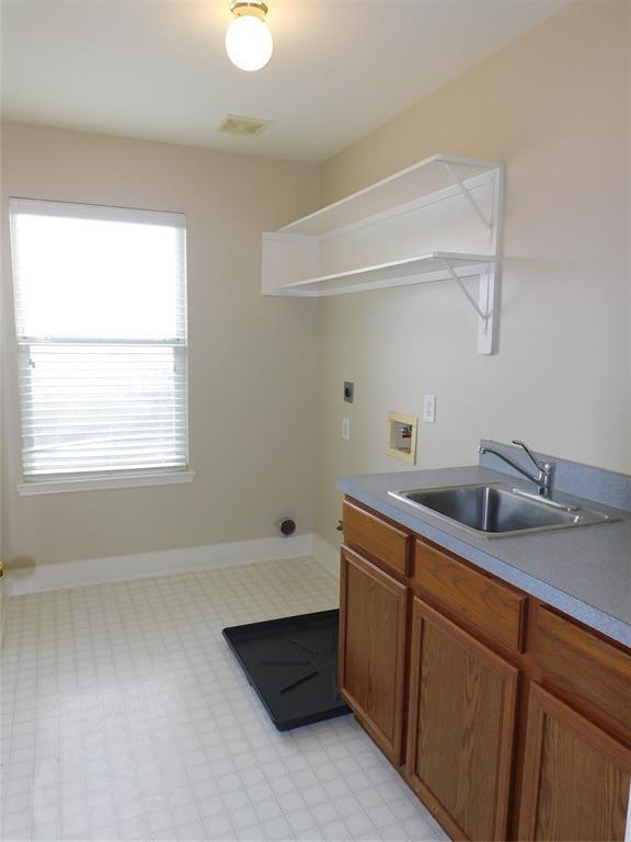 Building Photo - 6143 Settlers Lake Cir W