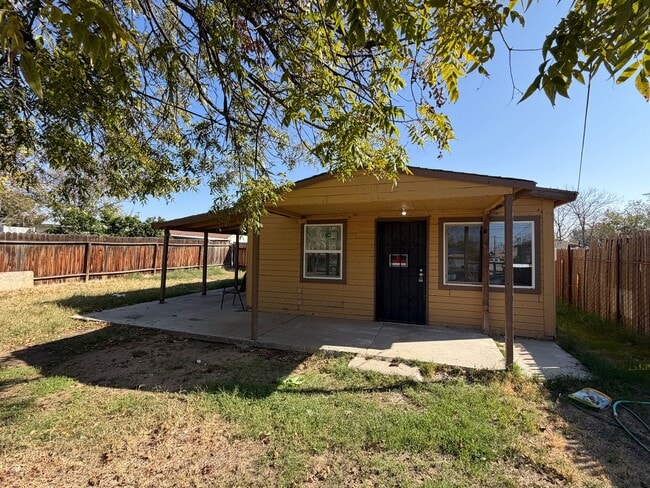 Building Photo - Updated w/wrap around Porch!