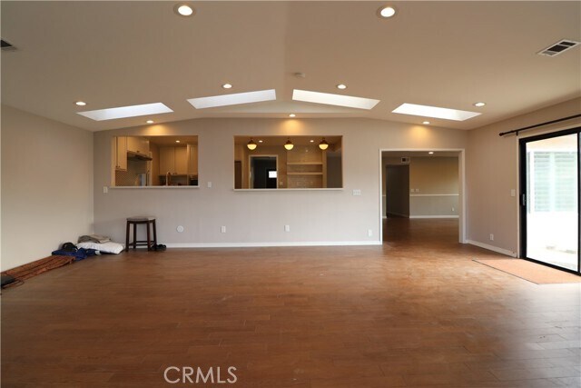 Building Photo - 565 Clubhouse Dr