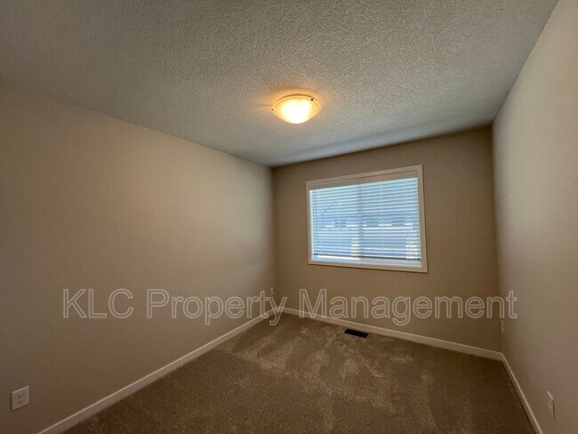 Building Photo - 601 Hart Ln