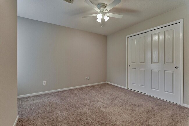 Building Photo - 83 Woodlily Pl