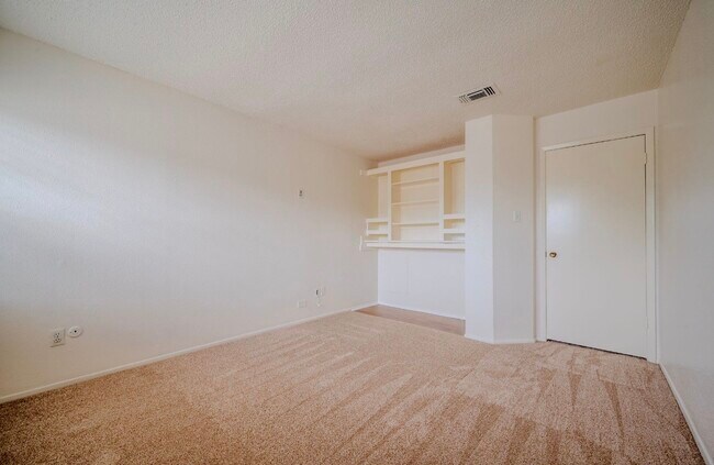 Building Photo - 13034 Leader St