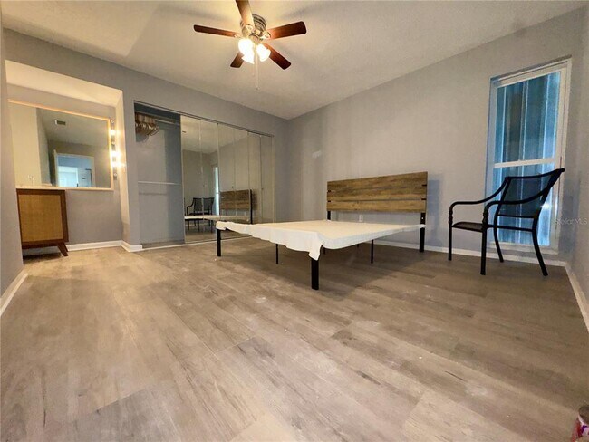 Building Photo - 13543 Longwood Ave