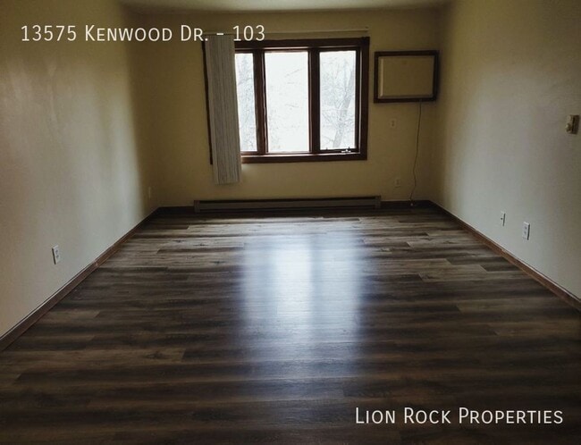 Building Photo - 13575 Kenwood Dr N