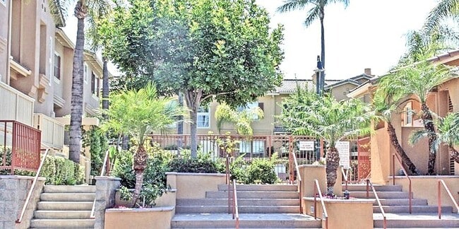 Building Photo - 317 W Summerfield Cir