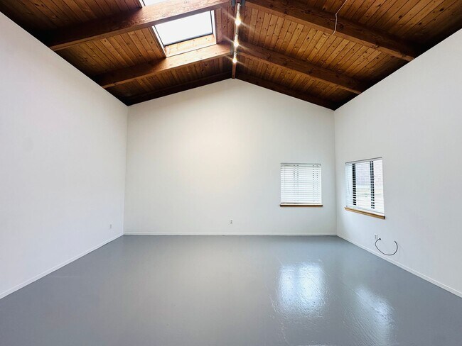 Building Photo - West Oakland 5th St