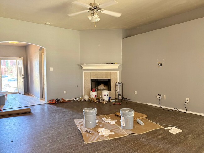 Building Photo - Fresh Paint, Fresh Start!  4 Bedroom plus ...