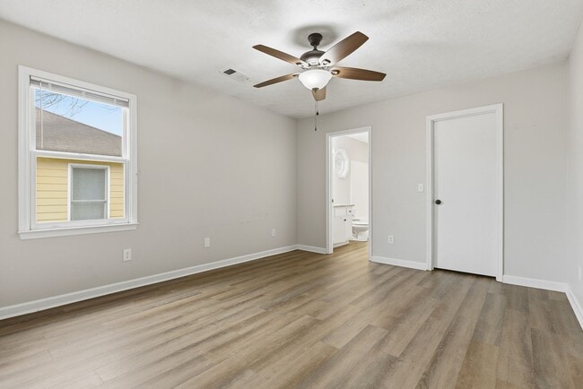 Building Photo - Updated 3BR / 2BA Home – Granite Counters & LVP