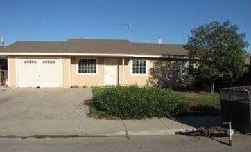 Building Photo - Charming 3-Bedroom Home with Large Backyard & One-Car Garage