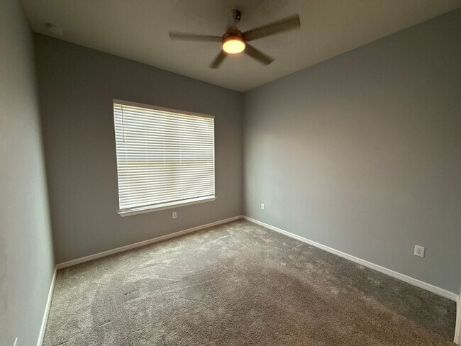 Building Photo - ***Amazing 5-bedroom, 4-bathroom, home available now***