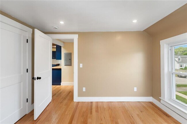 Building Photo - 32 Richmond St