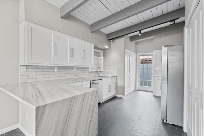Building Photo - 5001 Nina Lee Ln