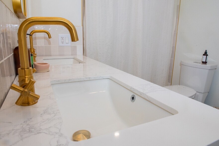 Building Photo - 870 Vera St SE