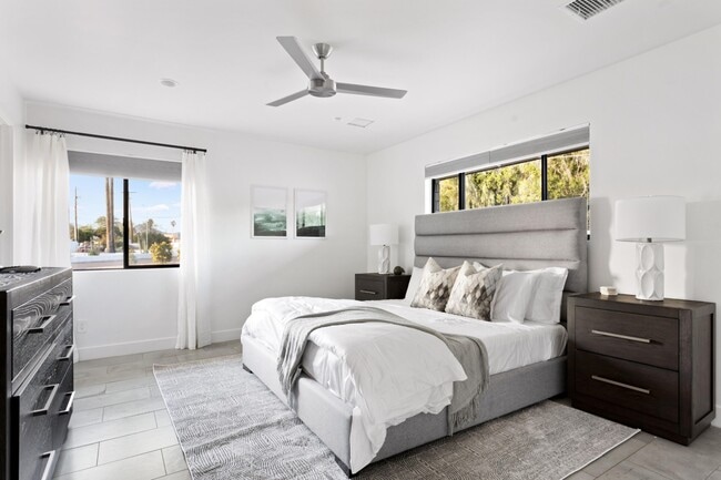 Building Photo - 4633 N 49th Pl