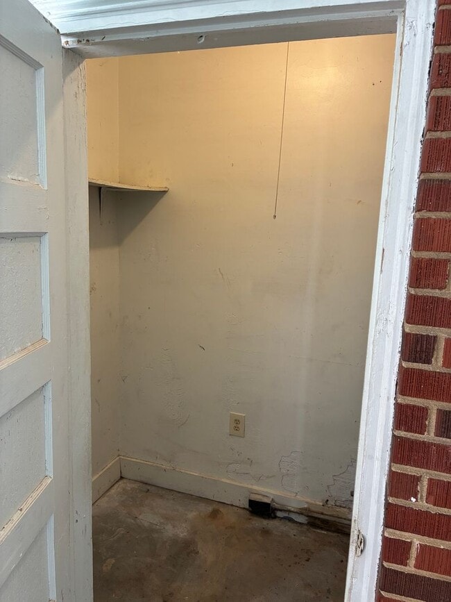 Building Photo - 4000-4004 Winfield Duplex