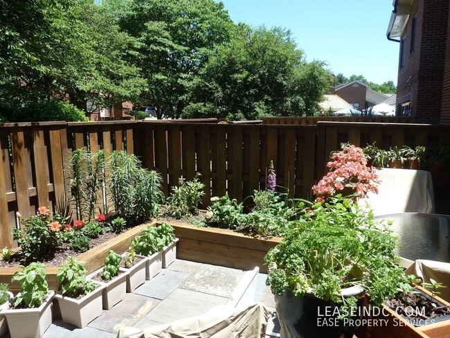 Building Photo - 1445 Hampton Hill Cir