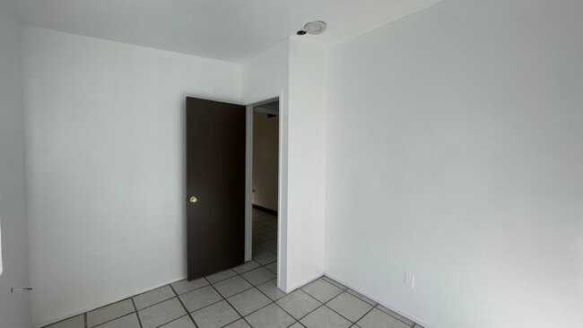 Building Photo - 605 Meadow Rd