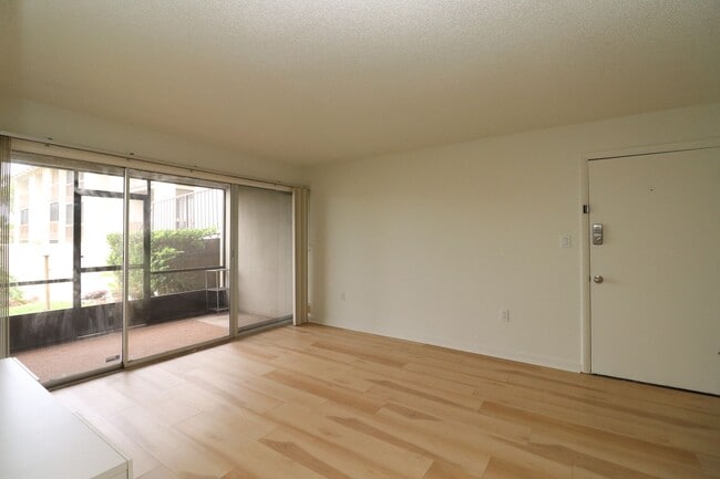 Building Photo - 618 Orange Dr