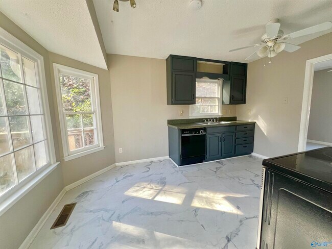 Building Photo - 704 Captiva Ct SE